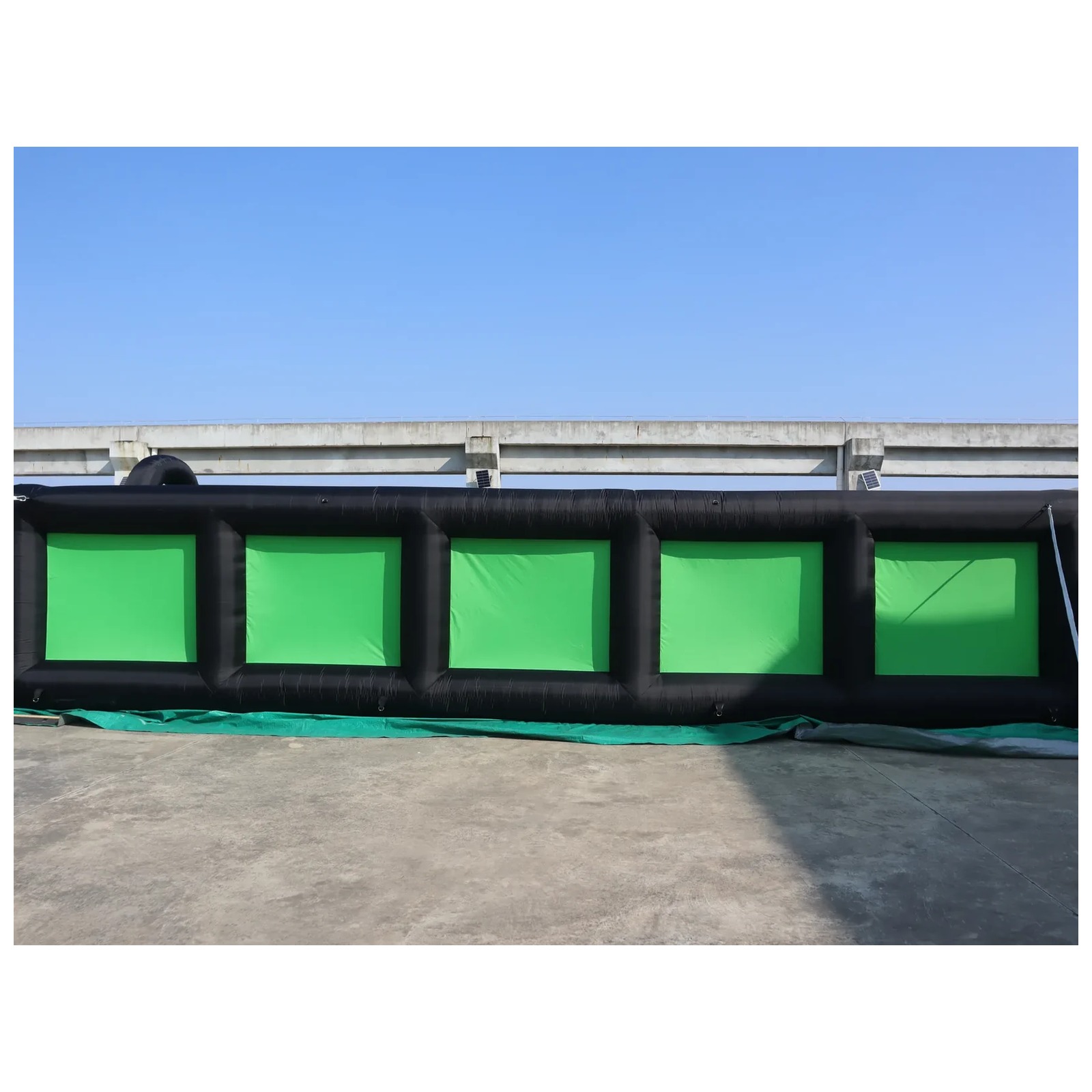 Kids Outdoor Party Venue - Labirinto Inflável Preto e Verde para